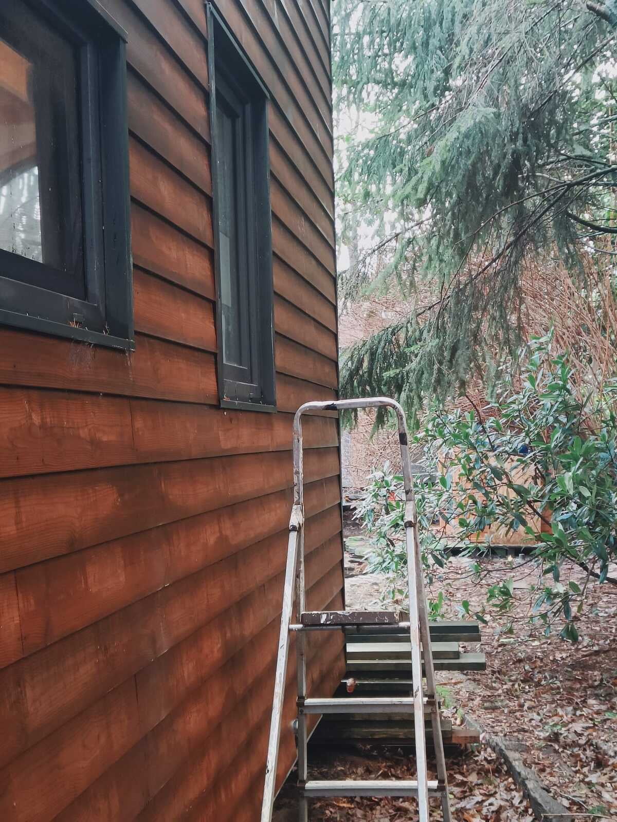 Ladder Naast Raam Ter Ontsnapping